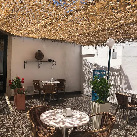 Semesterbostad Sunshine Sleeps 6 Parking