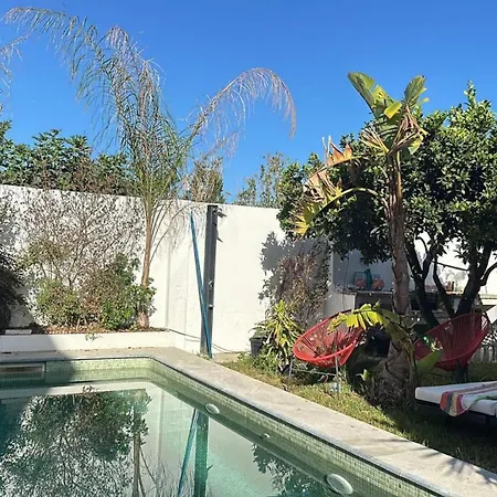 Semesterbostad Sunshine Sleeps 6 Parking