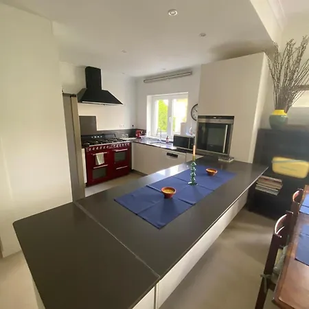 Sunshine Sleeps 6 Parking 펜션 아제이타오