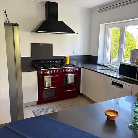 펜션 Sunshine Sleeps 6 Parking 아제이타오